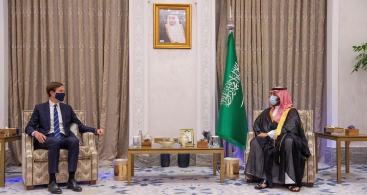 Saudi Crown Prince Mohammed bin Salman (r) meets with Senior Advisor to President Trump Jared Kushner in Riyadh, Sept. 1, 2020.