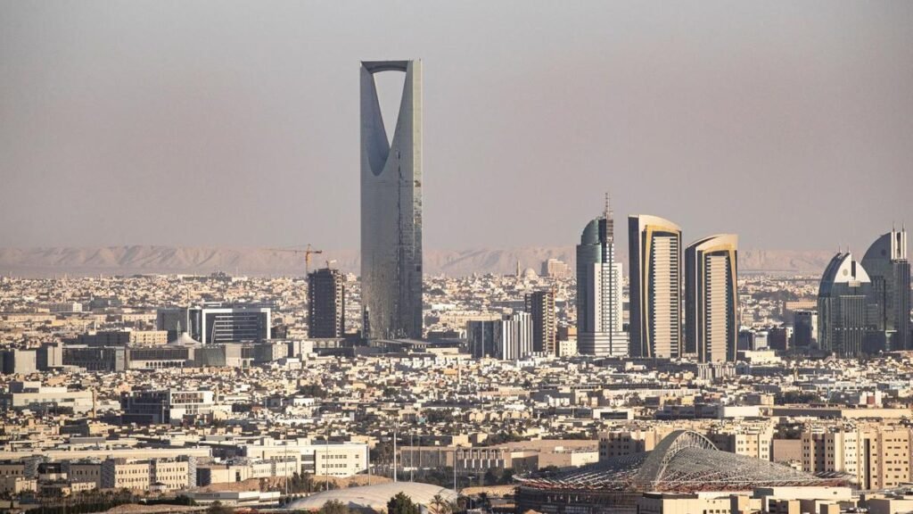 Five municipal employees in the vicinity of Riyadh were arrested after their swelling bank accounts were monitored. Shuttershock