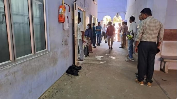 Man throws acid on wife inside court complex in Tamil Nadu