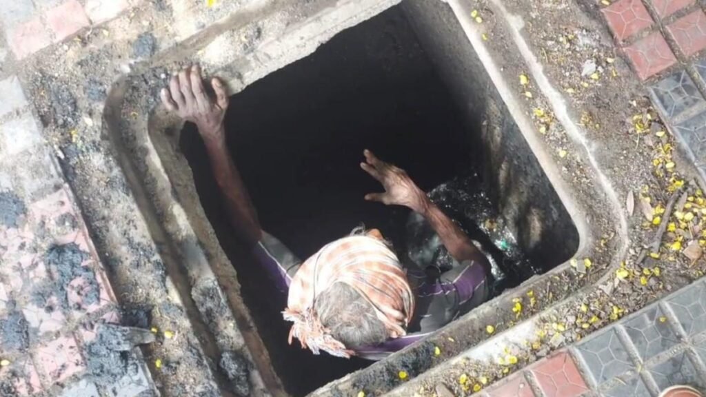 Manual scavenging witnessed in Coimbatore a day after Union Social Justice Ministry said all Tamil Nadu districts free from the practice